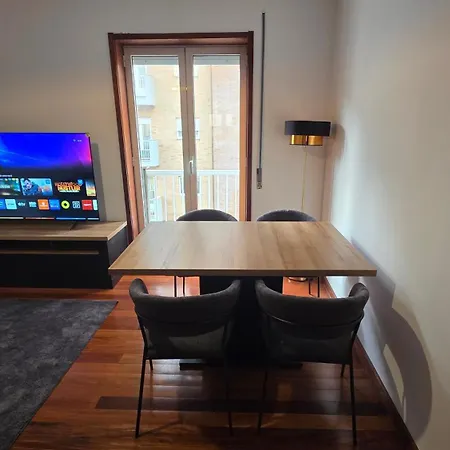 Apartamento T2 Sul 5min Metro Porta 6pax